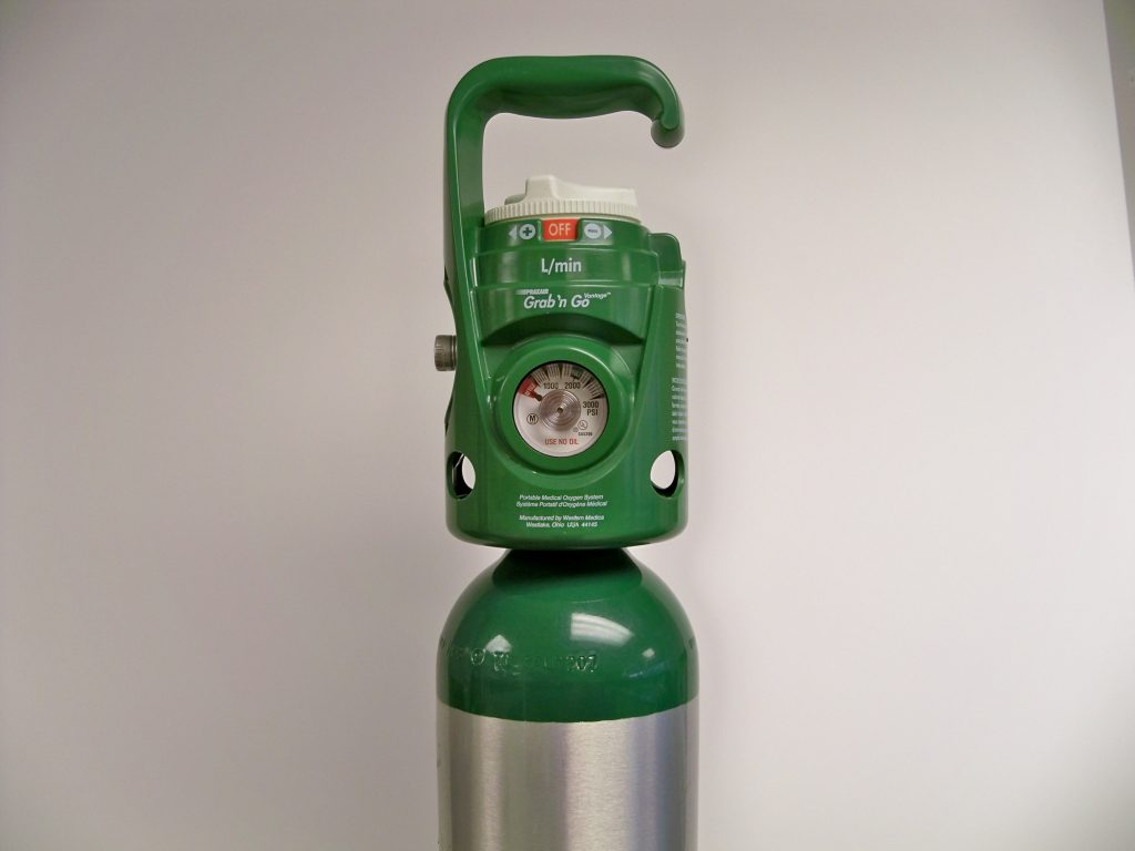 Photo showing the top of a portable oxygen tank