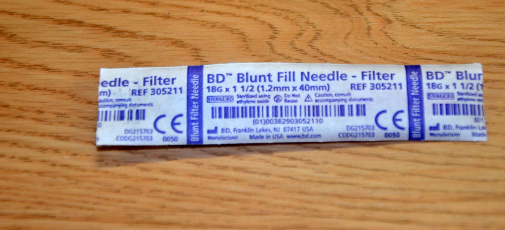 Photo showing a closeup of a blunt fill needle filter
