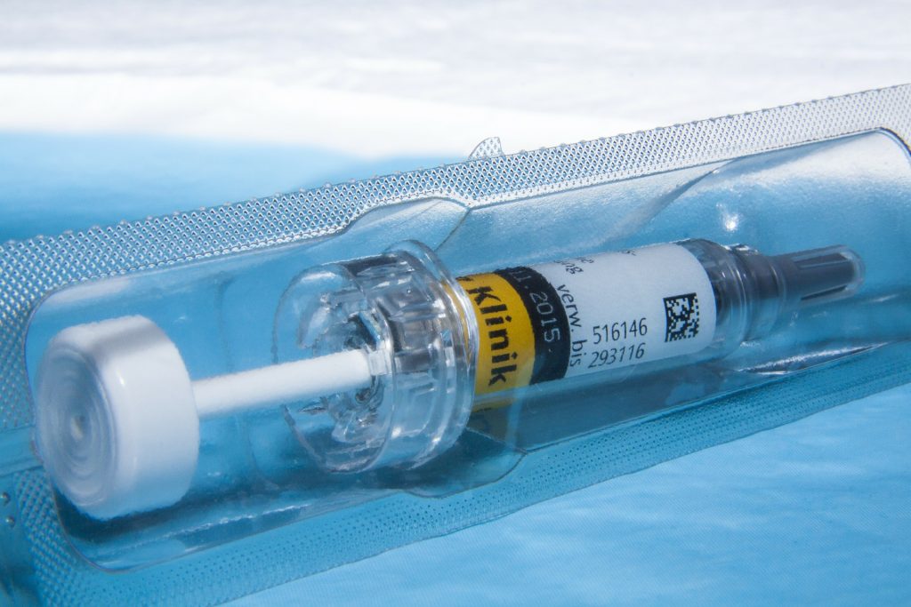 Photo showing a syringe filled with low molecular weight heparin