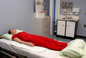 Photo showing a simulated patient in supine position in a clinical setting