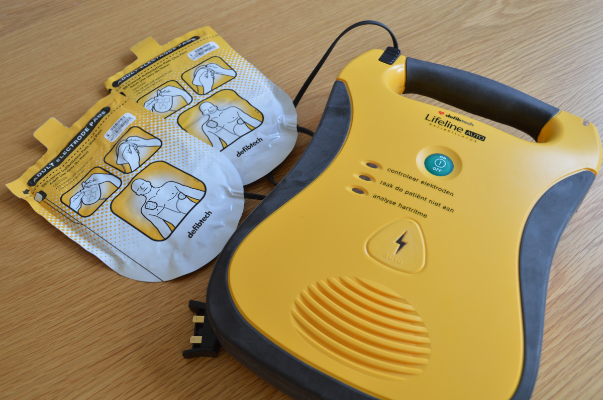 Photo showing an Automatic External Defibrillator (AED)