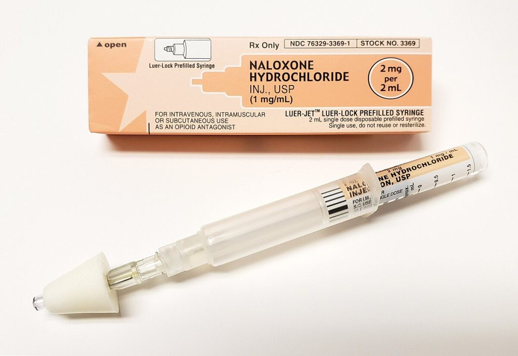 A box of naloxone hydrochloride and the corresponding injector for administration